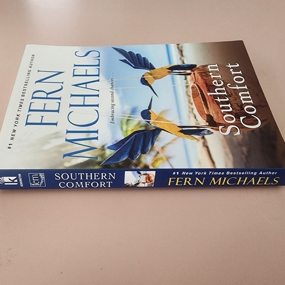 2 Fern Michaels Novels "The Scoop" and "Southern Comfort"-Paperback Books - Picture 9 of 9